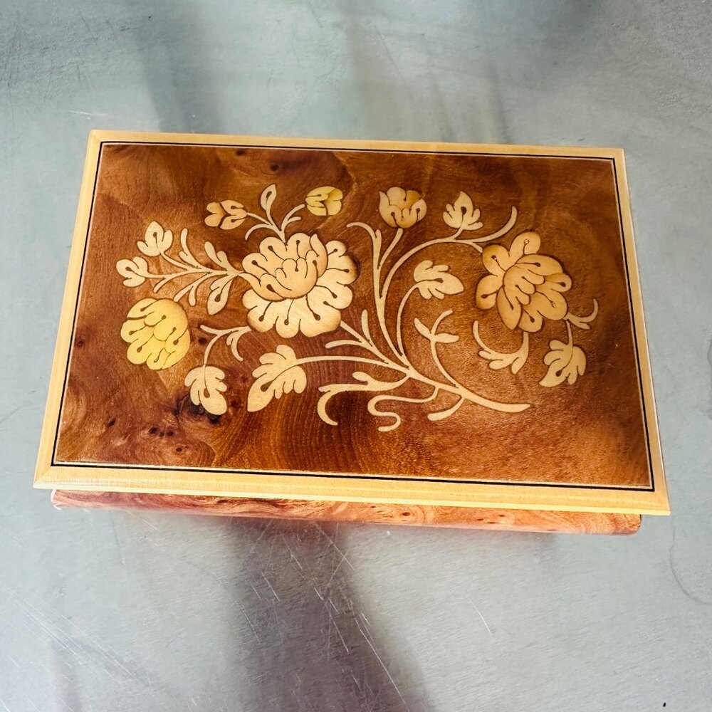 Sorrento Specialties Handcrafted Italian Reuge‎ Music Box Floral Santa Lucia
